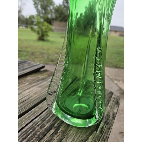 Vintage Handcrafted Green Art‎ Glass Vase 8.5” with Clear Trim Hand Blown - Picture 6 of 14